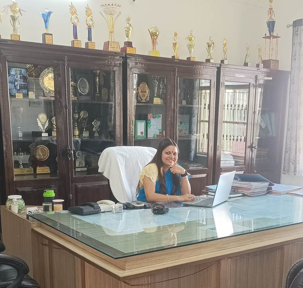 Mrs. Meenakshi Yadav – Principal SBVM